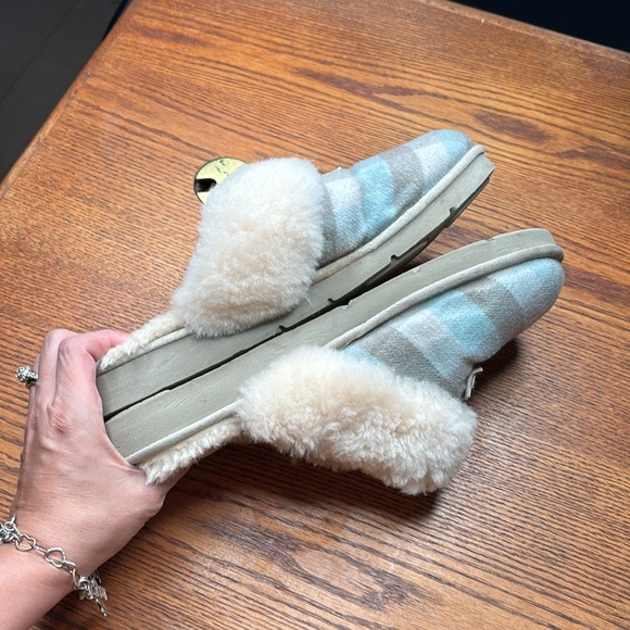 Ugg women slippers light blue size 10 - Picture 8 of 10